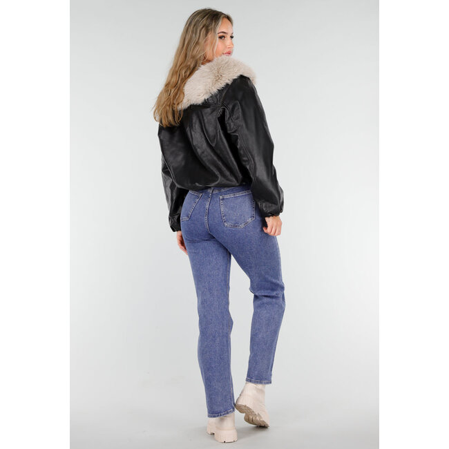 Schwarze Lederoptik-Jacke mit beigem Kunstfellkragen