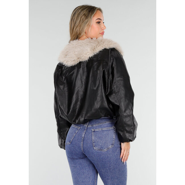 Schwarze Lederoptik-Jacke mit beigem Kunstfellkragen