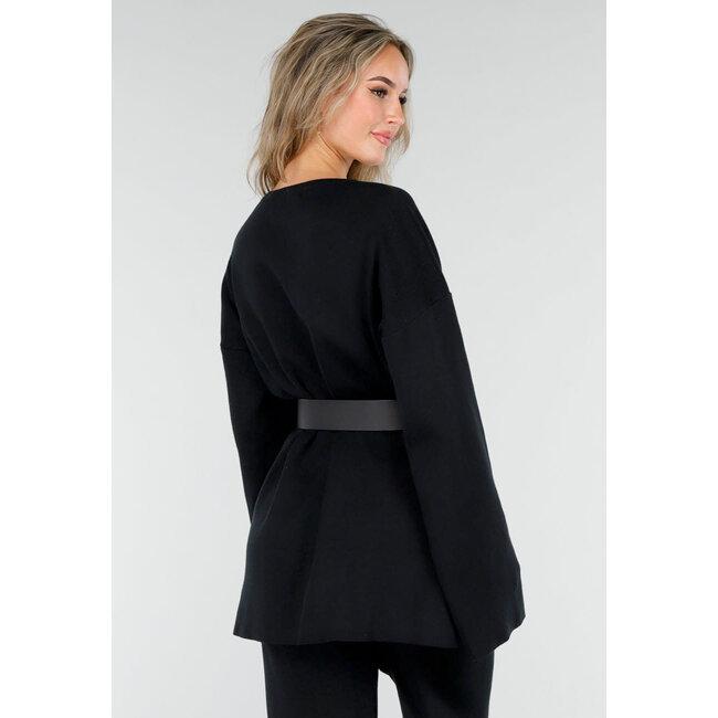 Schwarzes zweiteiliges Set mit weiten Ärmeln und Stretch