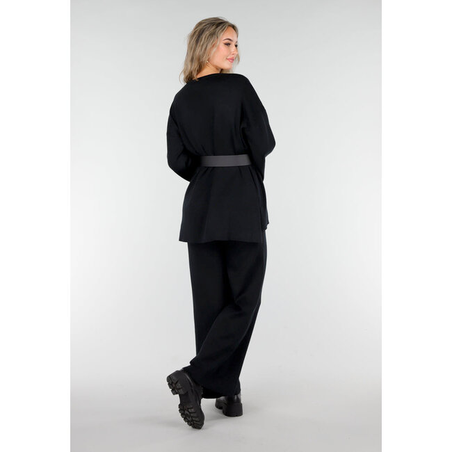 Schwarzes zweiteiliges Set mit weiten Ärmeln und Stretch