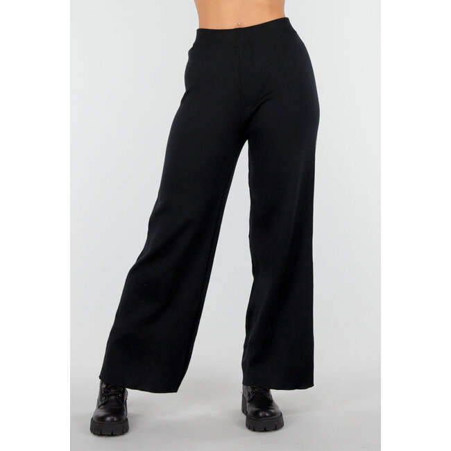 Schwarzes zweiteiliges Set mit weiten Ärmeln und Stretch