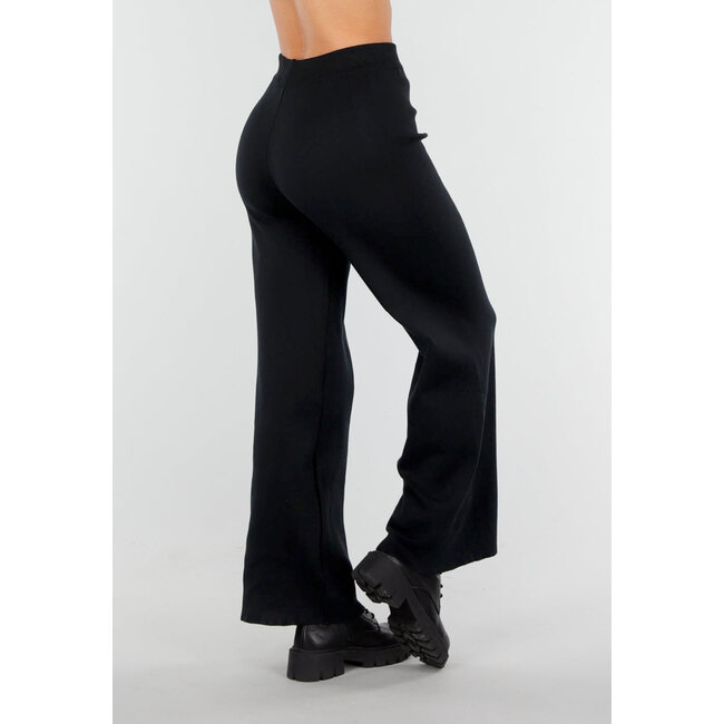 Schwarzes zweiteiliges Set mit weiten Ärmeln und Stretch