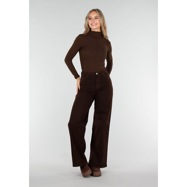 Dunkelbraune Stretchjeans mit weitem Bein und hoher Taille