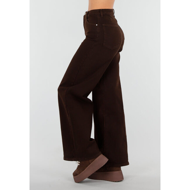 Dunkelbraune Stretchjeans mit weitem Bein und hoher Taille