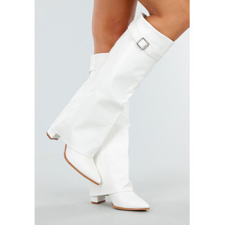 Weiße hohe Stiefel