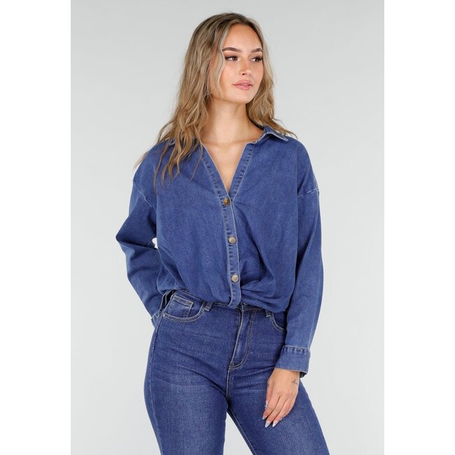 Blaue Jeansbluse mit Knopfdetail