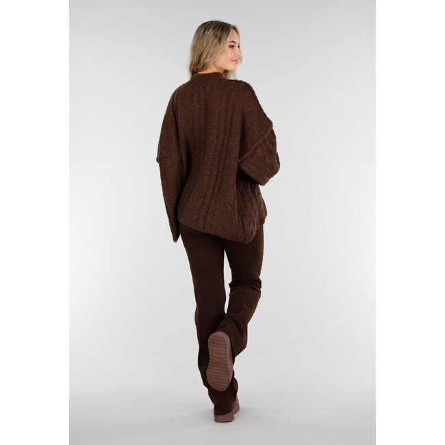 Brauner, grob gestrickter Oversize-Zopfmusterpullover