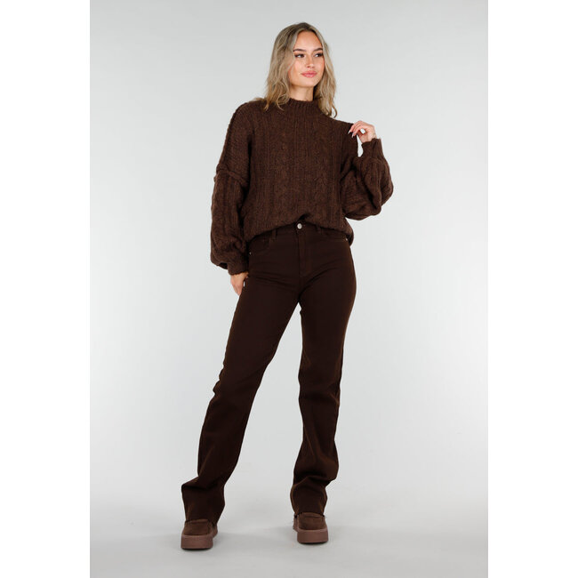 Brauner, grob gestrickter Oversize-Zopfmusterpullover