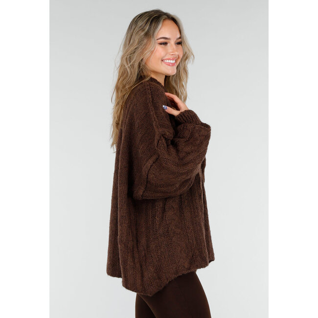 Brauner, grob gestrickter Oversize-Zopfmusterpullover