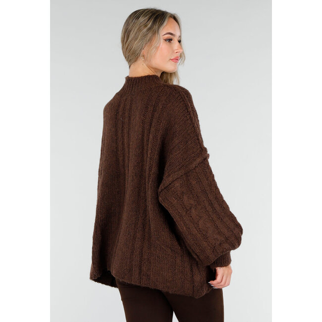 Brauner, grob gestrickter Oversize-Zopfmusterpullover