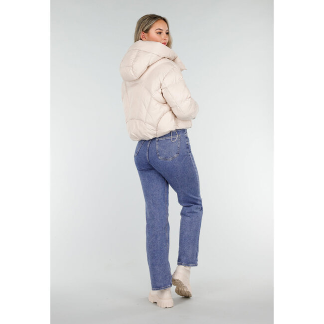 Cremefarbene, wattierte Daunenjacke mit Kapuze