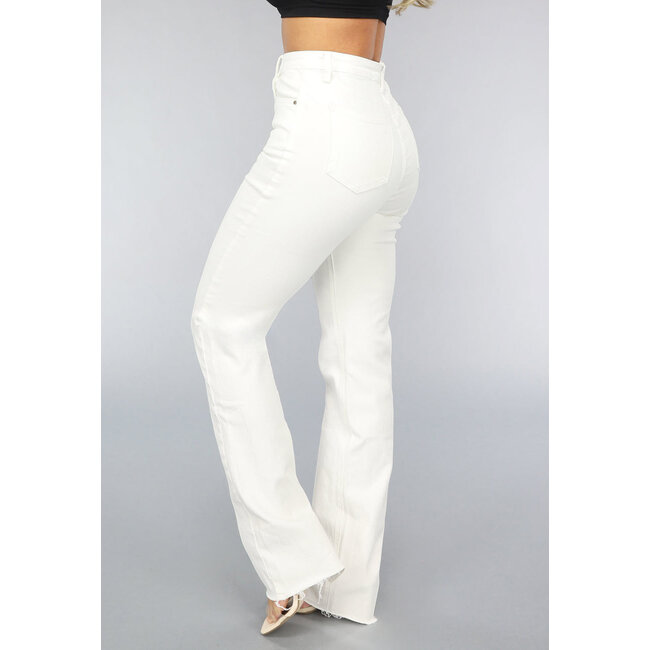 Weiße Röhrenjeans mit geraden Beinen