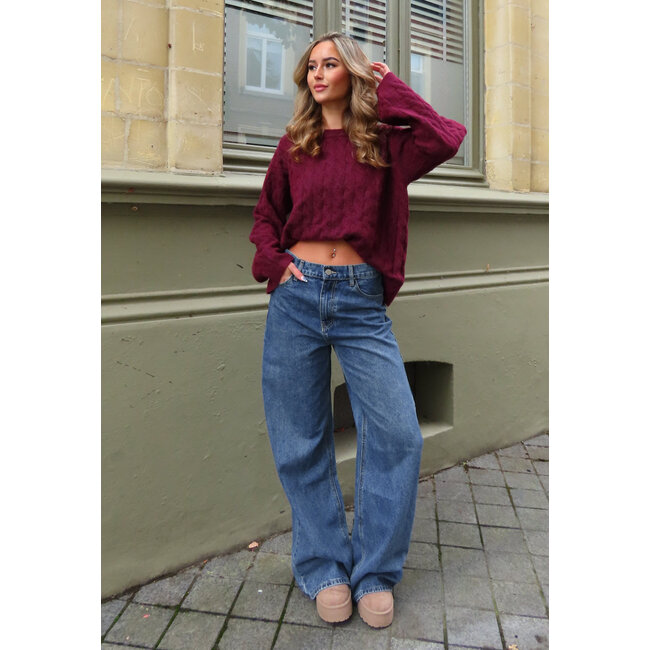Bordeauxroter Langarm-Kabelpullover