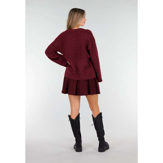 Bordeauxroter Langarm-Kabelpullover