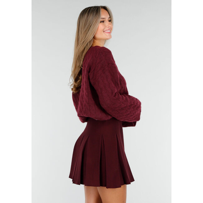 Bordeauxroter Langarm-Kabelpullover