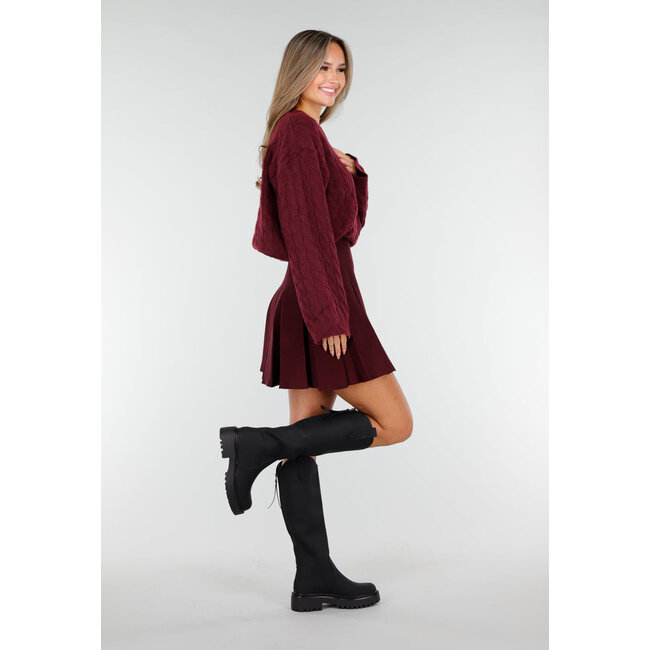 Bordeauxroter Langarm-Kabelpullover