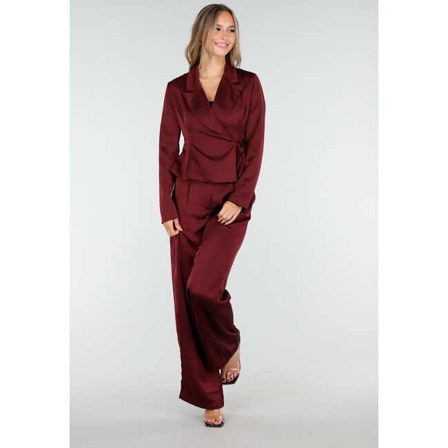 Bordeauxroter Satin-Look-Wickelblazer mit Schleifenverschluss