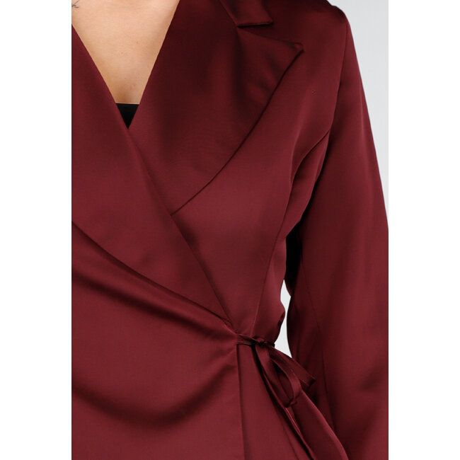 Bordeauxroter Satin-Look-Wickelblazer mit Schleifenverschluss