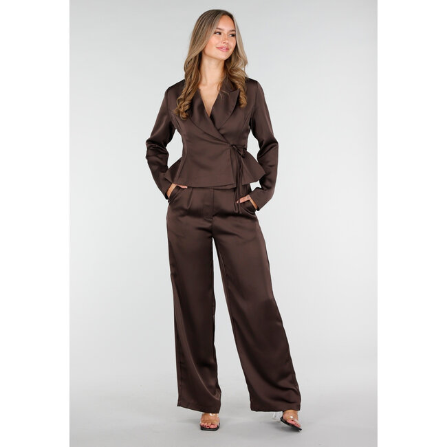 Dunkelbraune Hose mit Satin-Optik, weitem Bein und hoher Taille