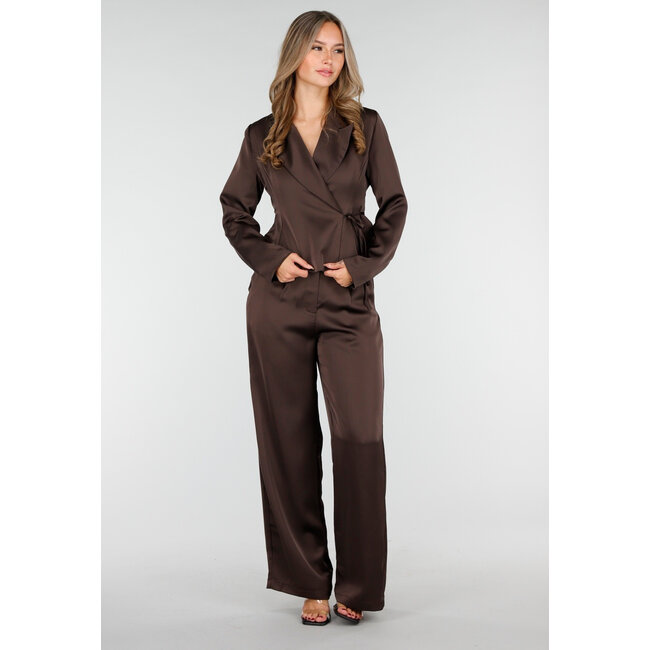 Dunkelbraune Hose mit Satin-Optik, weitem Bein und hoher Taille