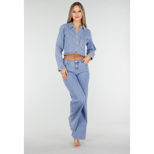 Hellblaue Mid Waist Wide Leg Jeans mit Raw Edge Zoom