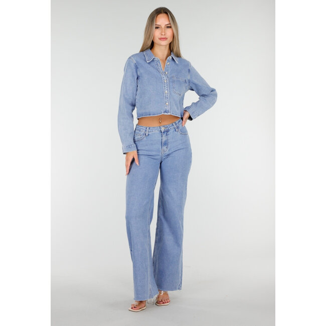 Hellblaue Mid Waist Wide Leg Jeans mit Raw Edge Zoom