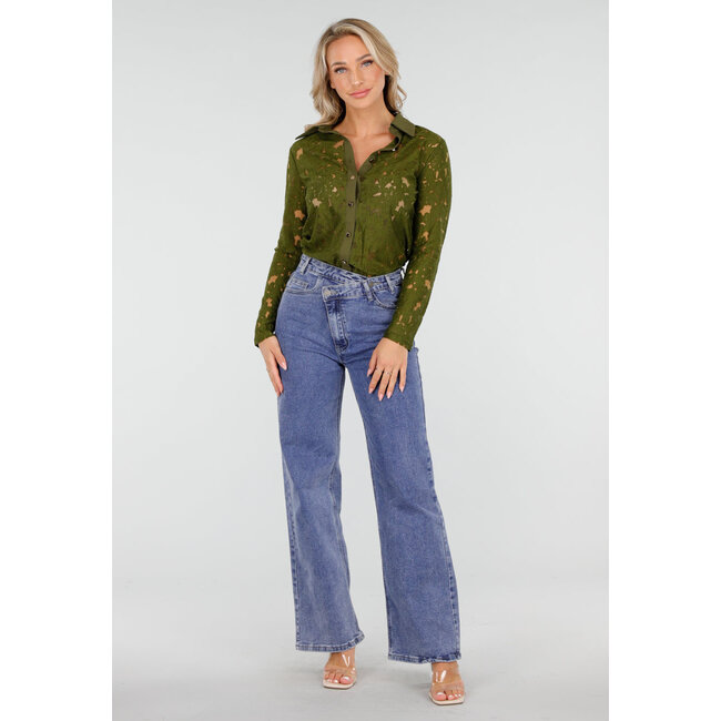 Grüne Spitzenbluse mit langen Ärmeln und Knopfverschluss