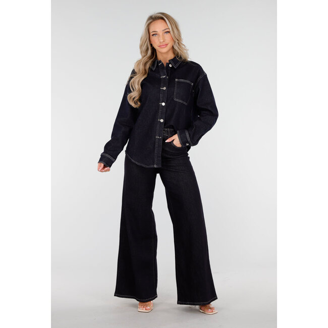 Dunkelblaue Jeansbluse mit langen Ärmeln und Knöpfen