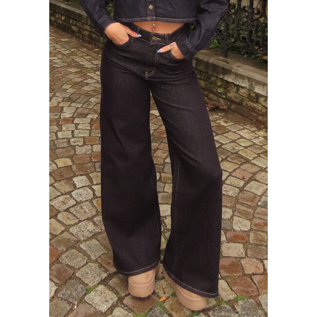 Dunkelblaue Flared Jeans mit hoher Taille und kontrastierenden Nähten