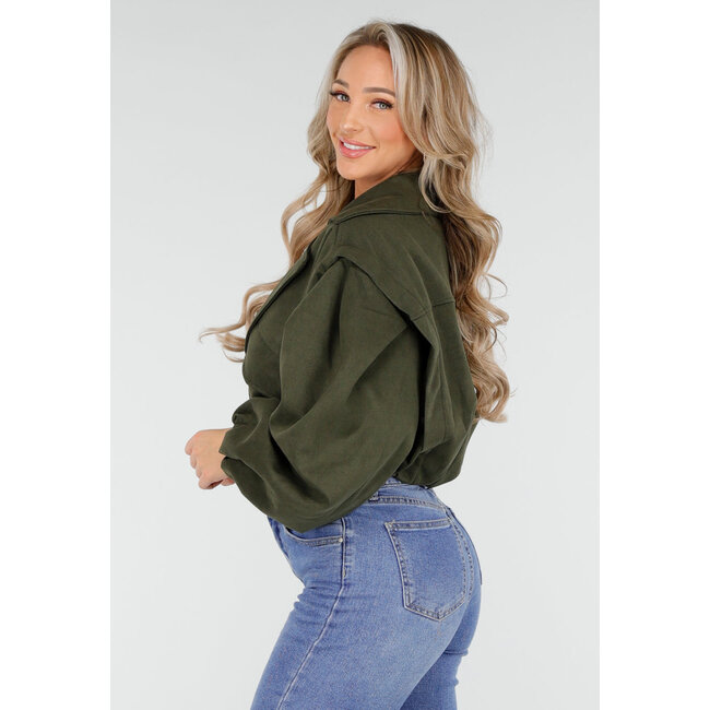 Grüner, verkürzter Trenchcoat aus Wildleder