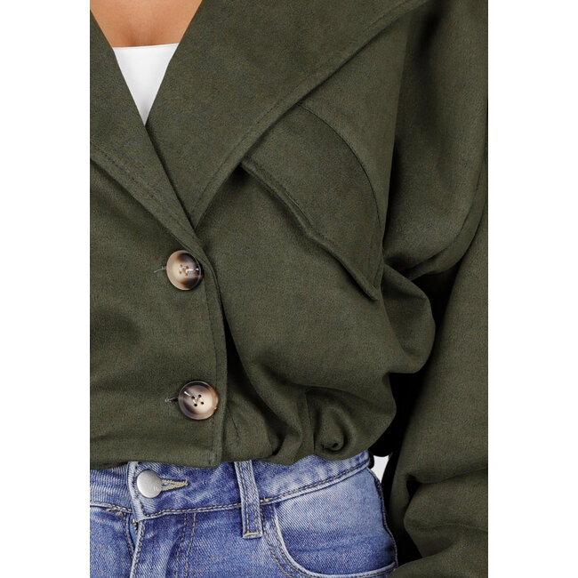 Grüner, verkürzter Trenchcoat aus Wildleder