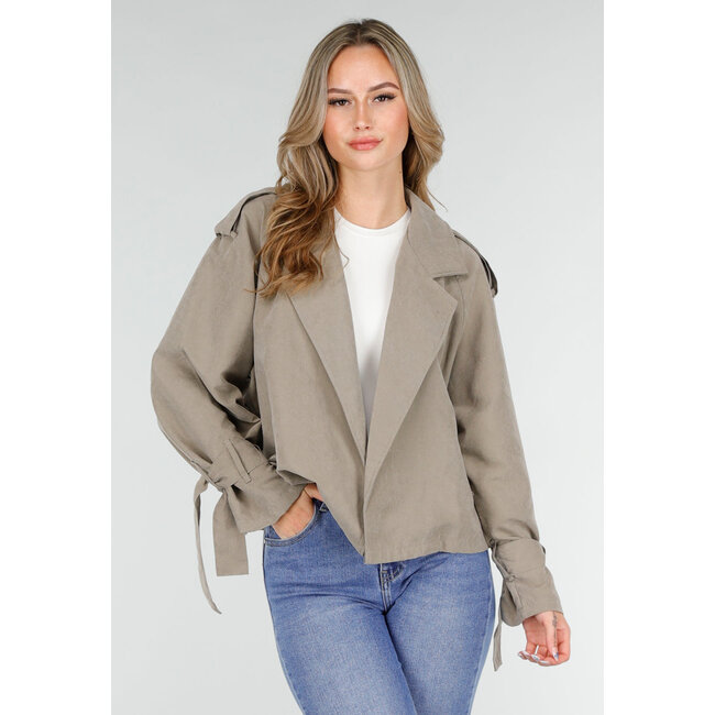 Beigefarbene, kurz geschnittene Trenchcoat-Jacke mit Kordelzuggürtel