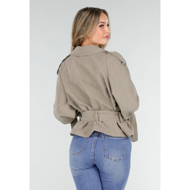 Beigefarbene, kurz geschnittene Trenchcoat-Jacke mit Kordelzuggürtel