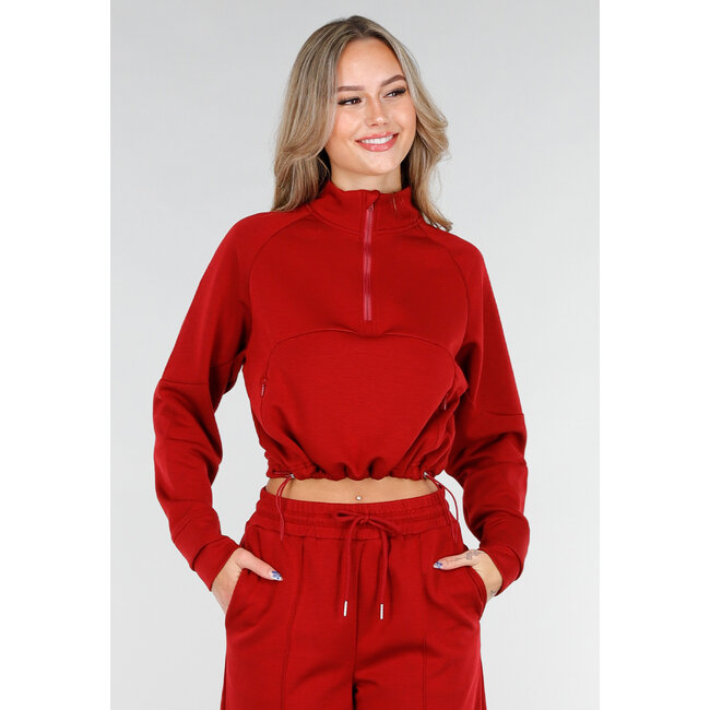 Roter Pullover mit halbem Reißverschluss