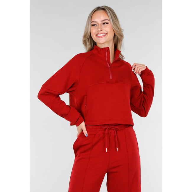 Bordeauxroter, verkürzter Lounge-Pullover mit halbem Reißverschluss und hohem Kragen