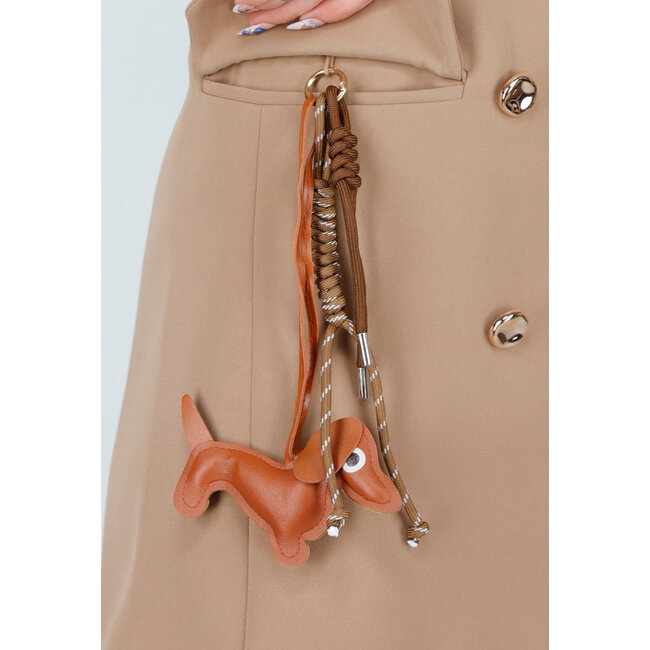 Camel-farbenes, ärmelloses Blazerkleid mit goldfarbenen Knöpfen