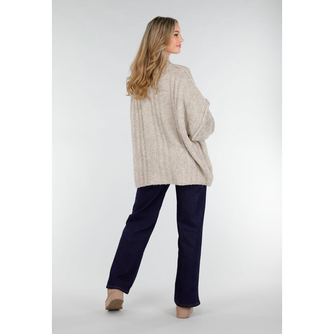 Beige Strickpullover mit Zopfmuster und Puffärmeln