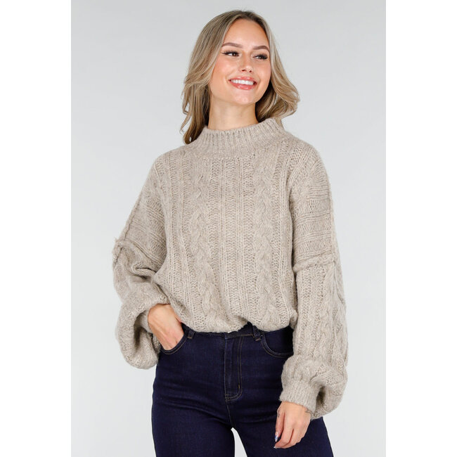 Beige Strickpullover mit Zopfmuster und Puffärmeln