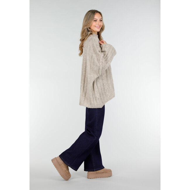 Beige Strickpullover mit Zopfmuster und Puffärmeln