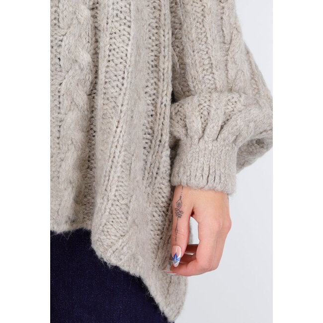 Beige Strickpullover mit Zopfmuster und Puffärmeln