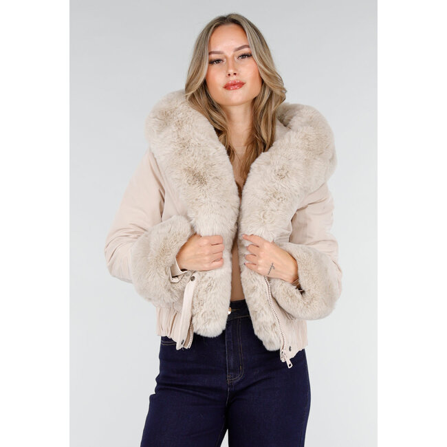 Beige Jacke mit Kunstfellkragen und Manschetten