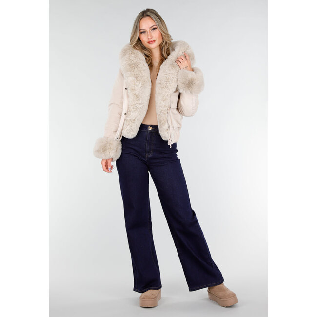 Beige Jacke mit Kunstfellkragen und Manschetten