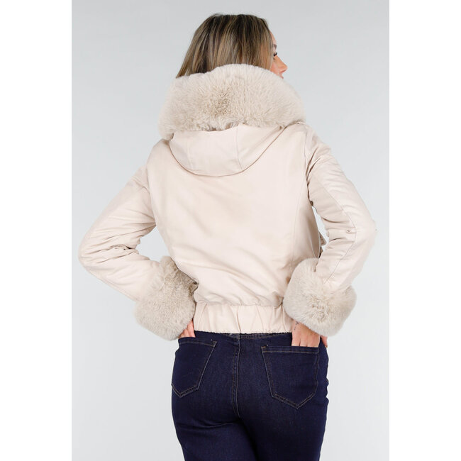 Beige Jacke mit Kunstfellkragen und Manschetten
