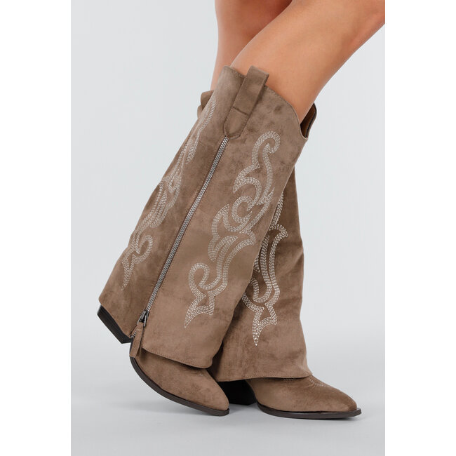 Taupefarbene Cowboystiefel mit Stickerei und Wildlederoptik