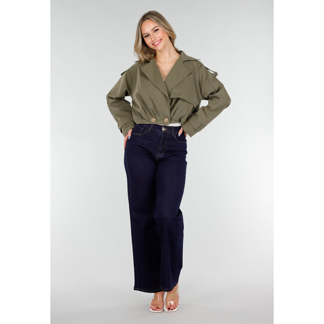 Cropped Trenchcoat Olivgrün mit breitem Revers und doppelter Knopfleiste