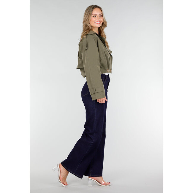 Cropped Trenchcoat Olivgrün mit breitem Revers und doppelter Knopfleiste