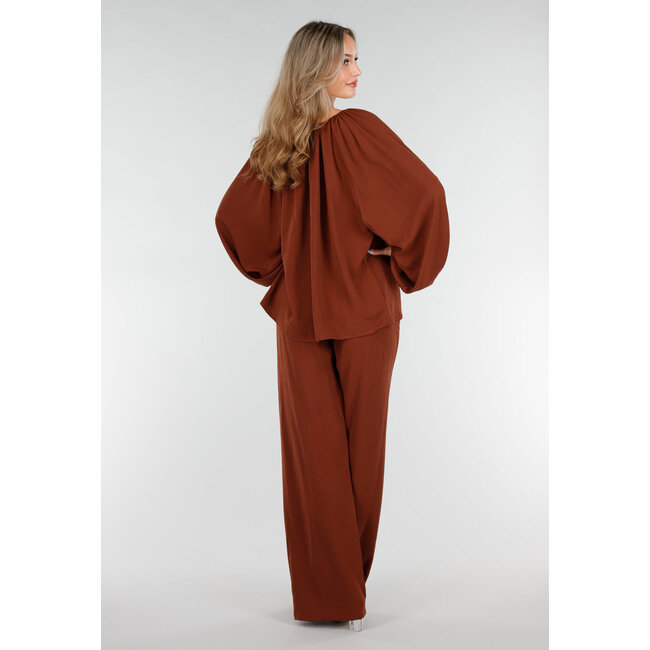 Terrakottafarbene Stretchbluse mit Schleifenverschluss und weiten Ärmeln