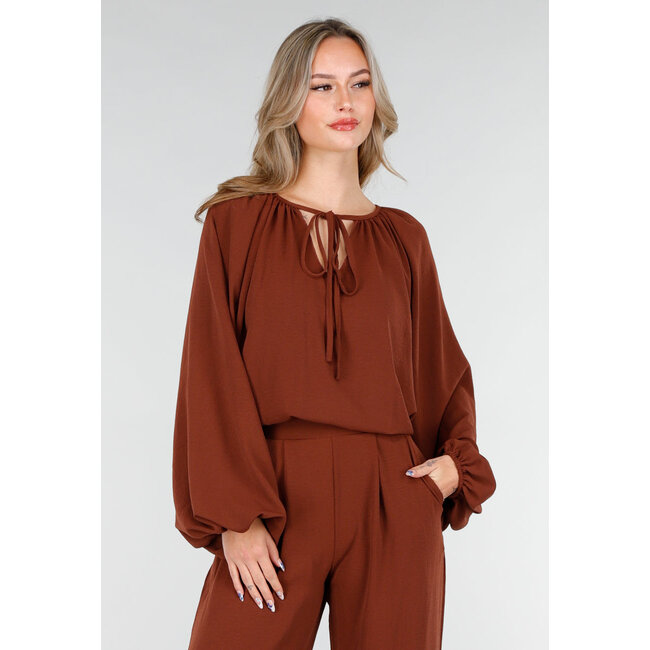 Terrakottafarbene Stretchbluse mit Schleifenverschluss und weiten Ärmeln