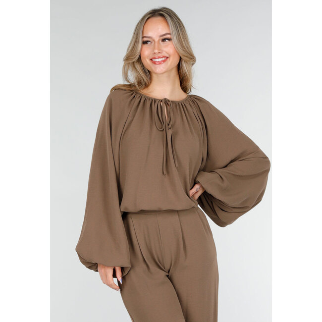 Braune Stretchbluse mit Schleifenverschluss und weiten Ärmeln