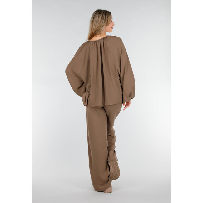 Braune Stretchbluse mit Schleifenverschluss und weiten Ärmeln